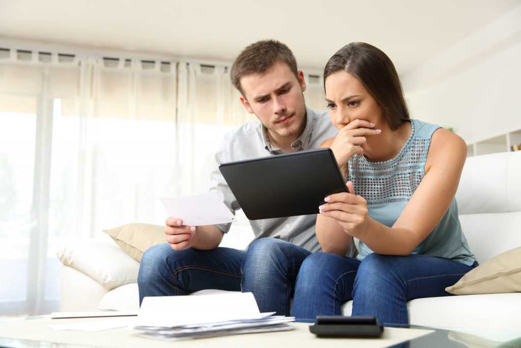 Frustrated customers looking into tab