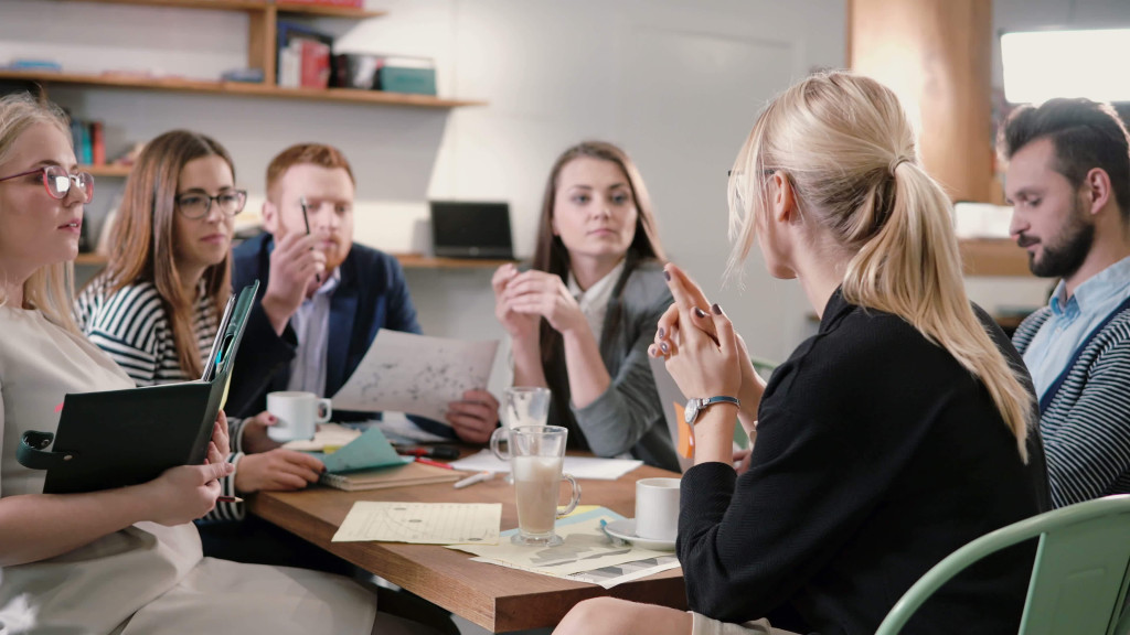 people meeting people in a discussion with other enthusiasts