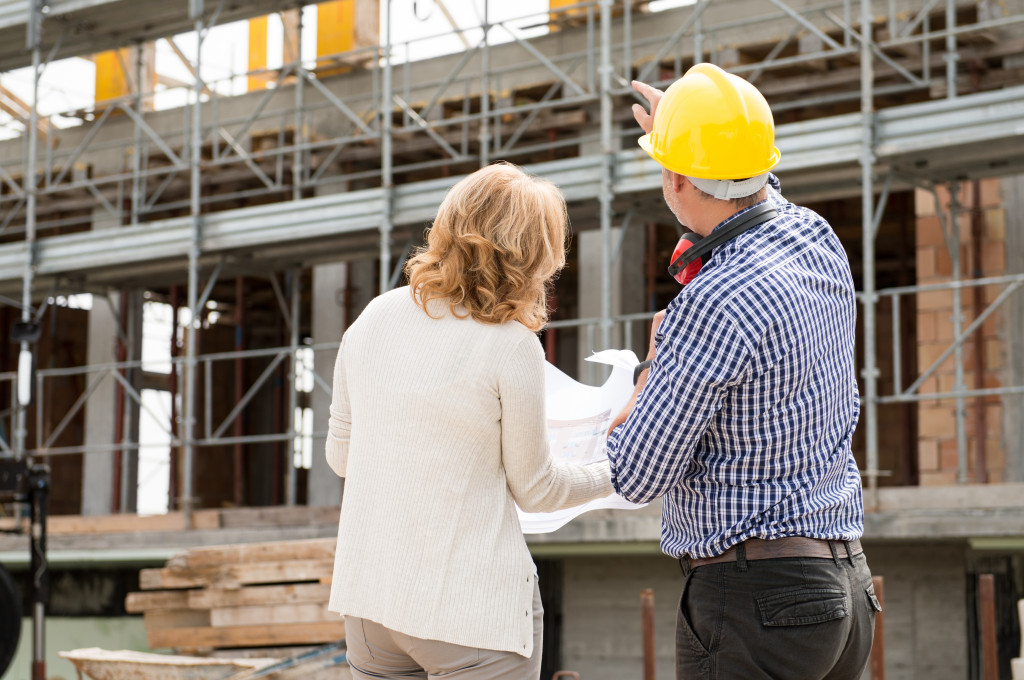 construction architect talking to a client